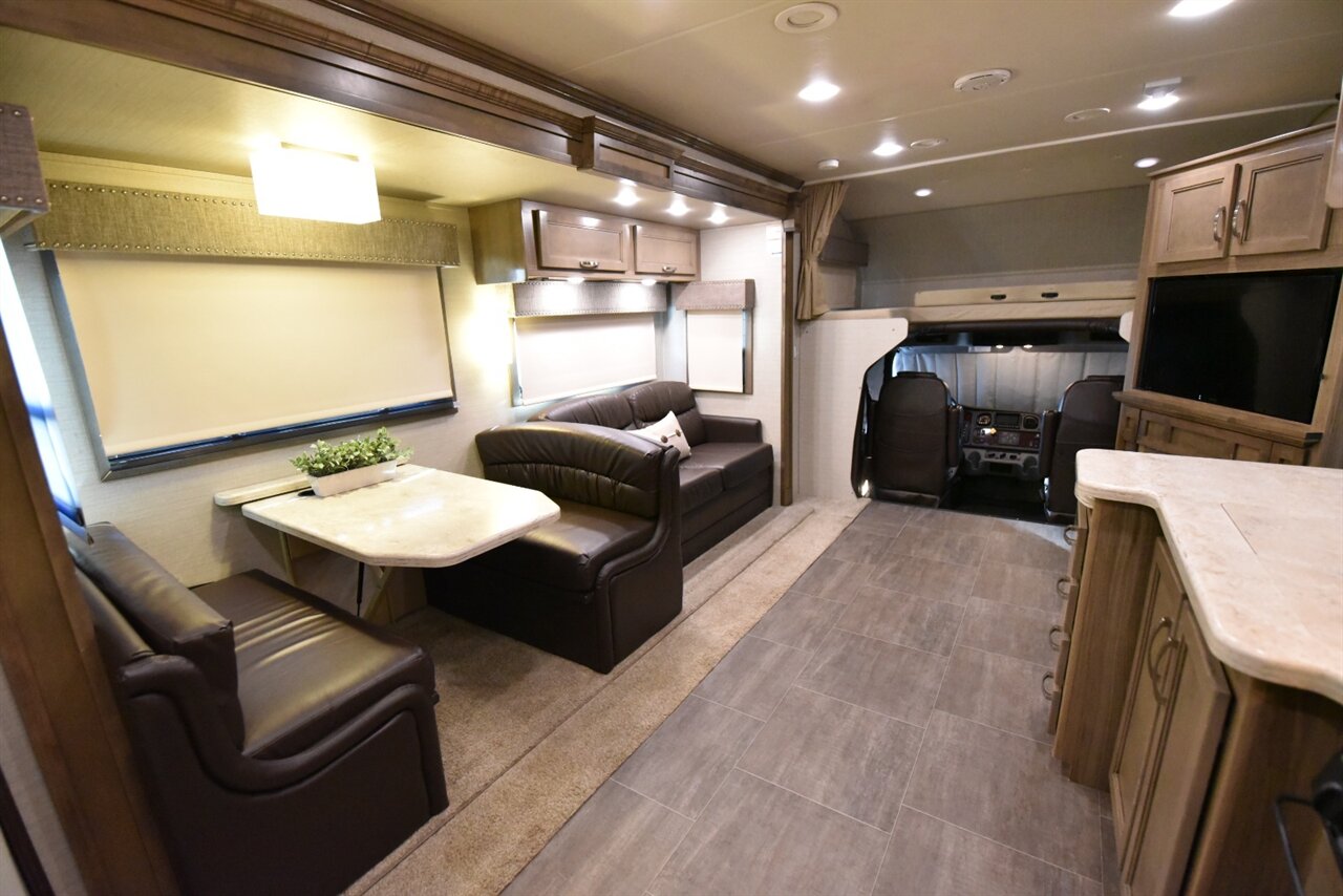 2018 Jayco Seneca 37FS   - Photo 31 - Orange, CA 92867