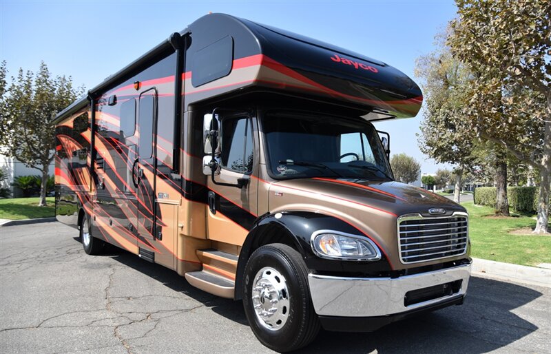 2018 Jayco Seneca 37FS   - Photo 3 - Orange, CA 92867