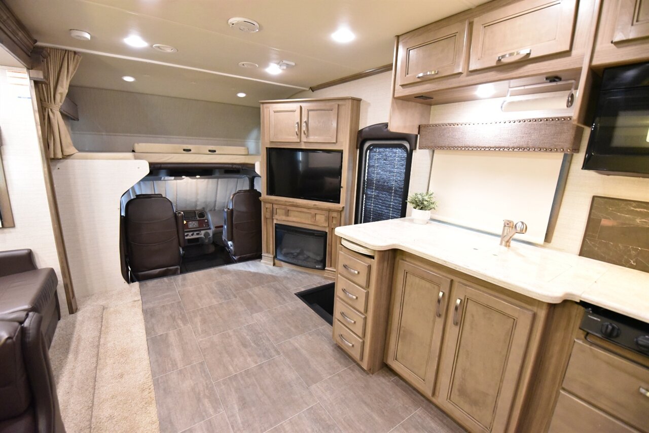 2018 Jayco Seneca 37FS   - Photo 32 - Orange, CA 92867