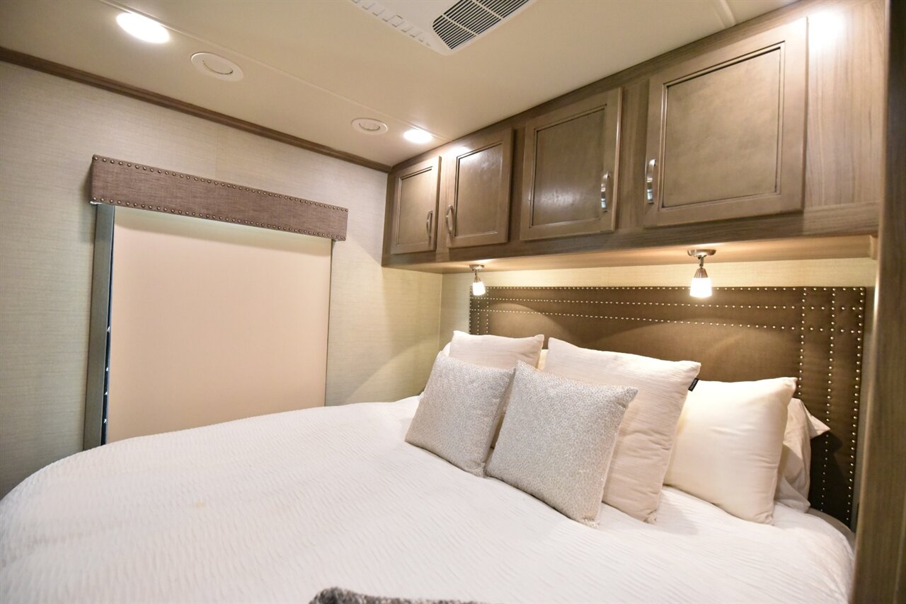 2018 Jayco Seneca 37FS   - Photo 41 - Orange, CA 92867