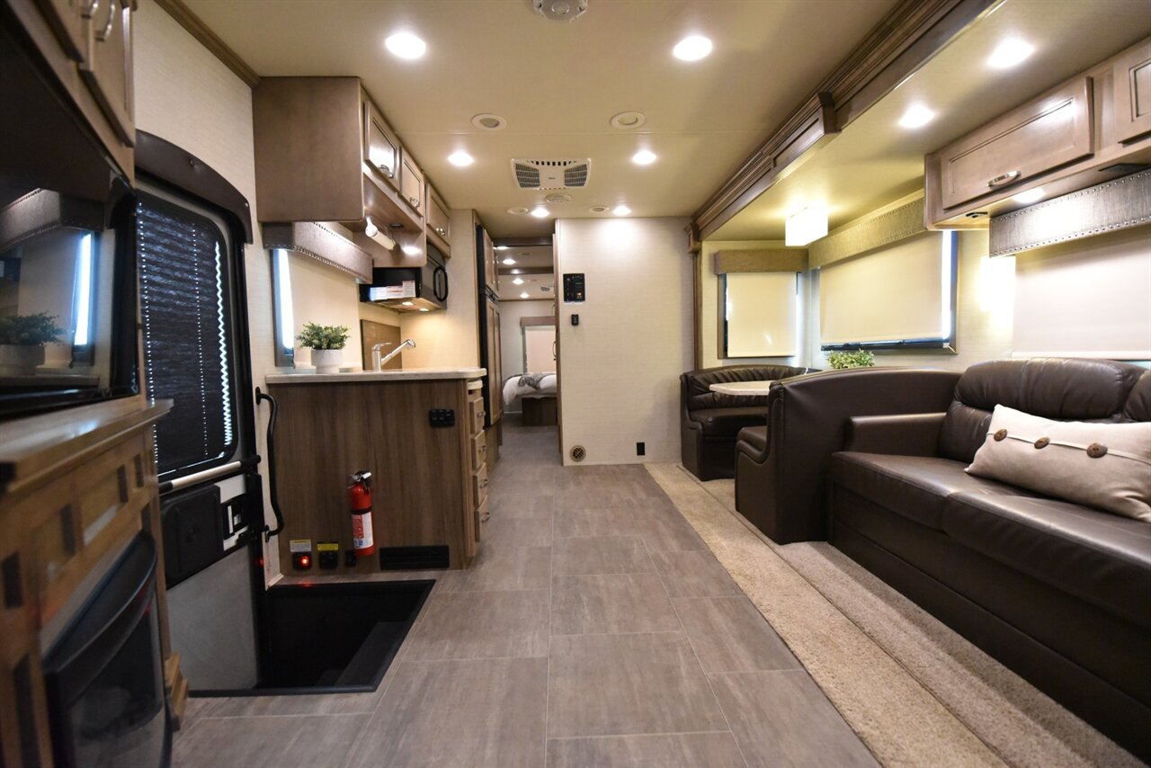 2018 Jayco Seneca 37FS   - Photo 21 - Orange, CA 92867