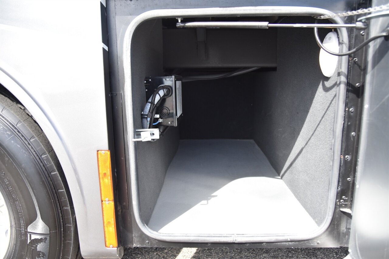 2023 Tiffin Allegro Bus 40ip   - Photo 21 - Orange, CA 92867