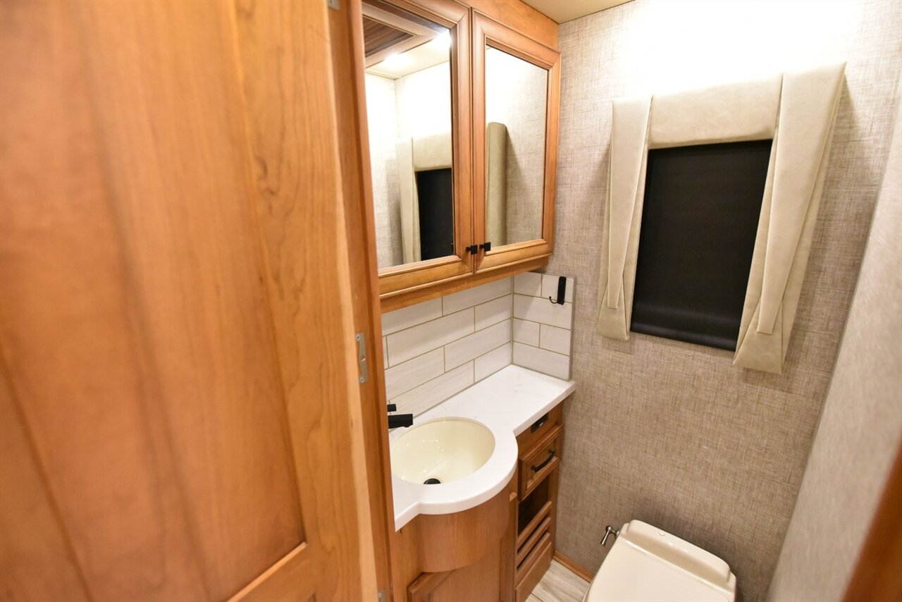 2023 Tiffin Allegro Bus 40ip   - Photo 61 - Orange, CA 92867