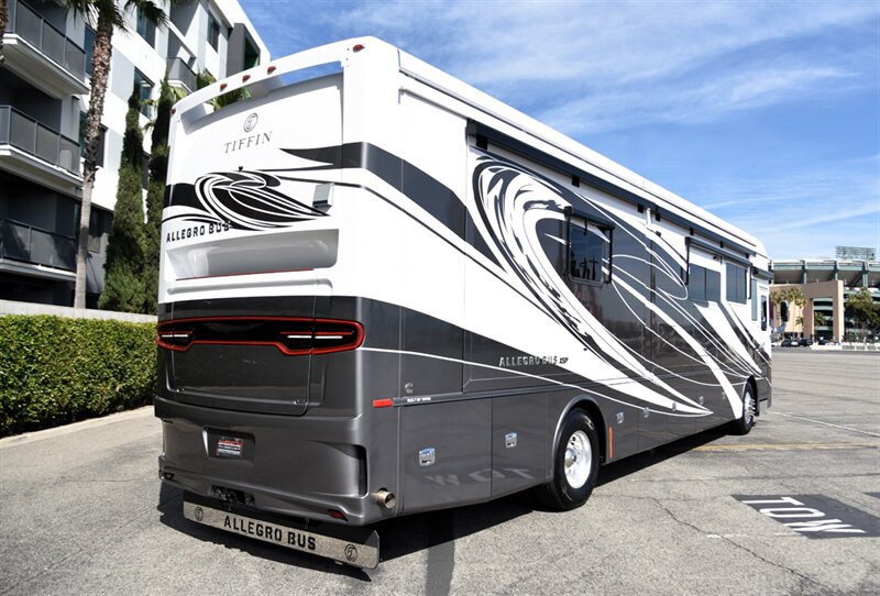 2023 Tiffin Allegro Bus 40ip   - Photo 3 - Orange, CA 92867