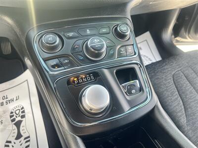 2015 Chrysler 200 S   - Photo 9 - Phoenix, AZ 85009