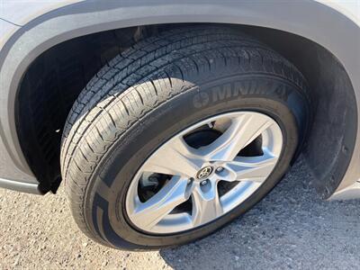 2020 Toyota Highlander LE   - Photo 12 - Phoenix, AZ 85009