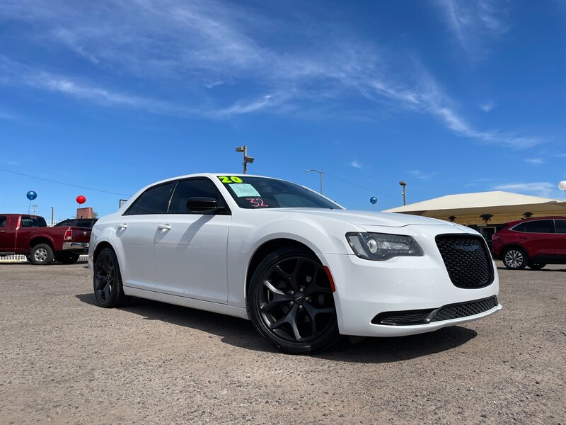 2020 Chrysler 300 Touring   - Photo 1 - Phoenix, AZ 85009