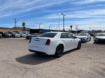 2020 Chrysler 300 Touring - Photo 15 - Phoenix, AZ 85009