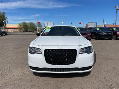 2020 Chrysler 300 Touring - Photo 2 - Phoenix, AZ 85009