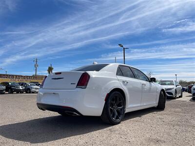2020 Chrysler 300 Touring - Photo 5 - Phoenix, AZ 85009