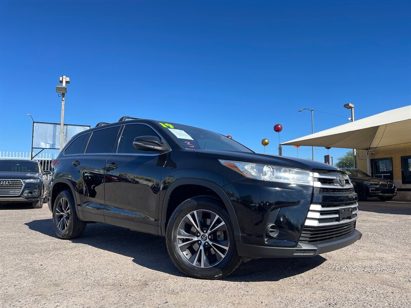2019 Toyota Highlander LE  