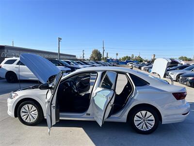 2019 Volkswagen Jetta R-Line   - Photo 6 - Phoenix, AZ 85009