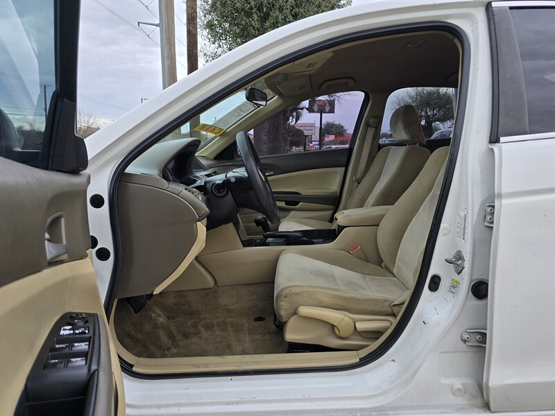 2010 Honda Accord LX - Photo 14 - Garland, TX 75042