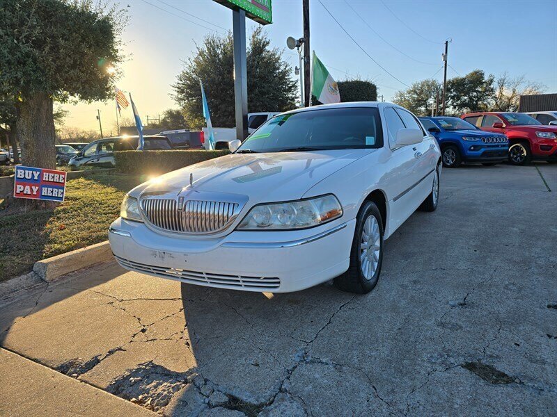 2005 Lincoln Town Car Signature  