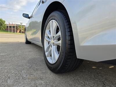 2017 Chevrolet Malibu LT   - Photo 4 - Garland, TX 75042