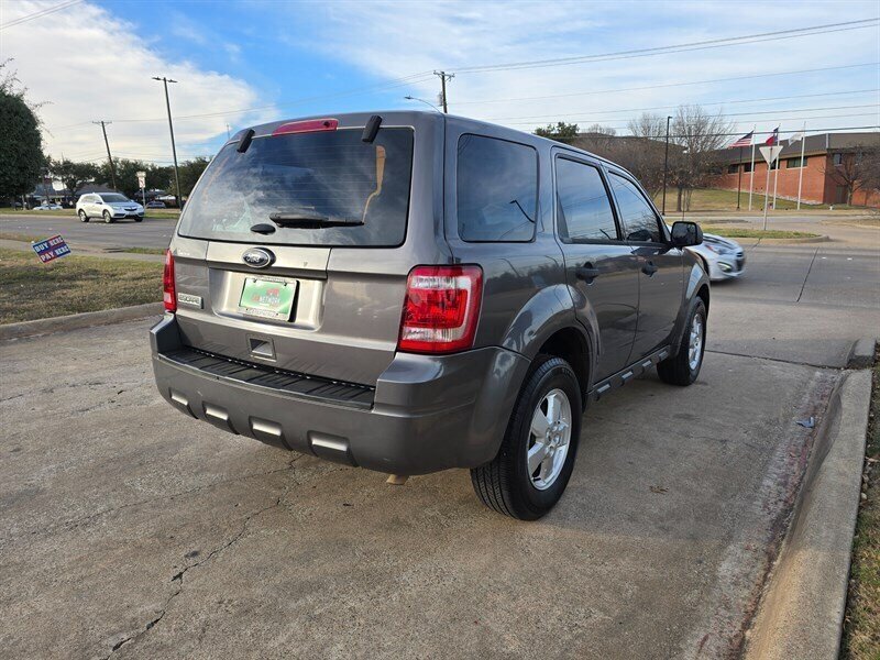 2011 Ford Escape XLS - Photo 8 - Garland, TX 75042