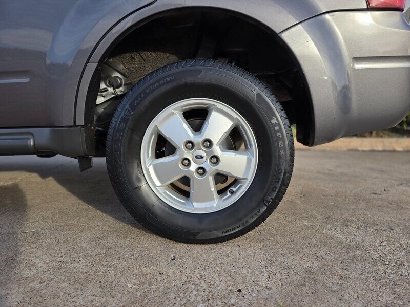 2011 Ford Escape XLS - Photo 4 - Garland, TX 75042