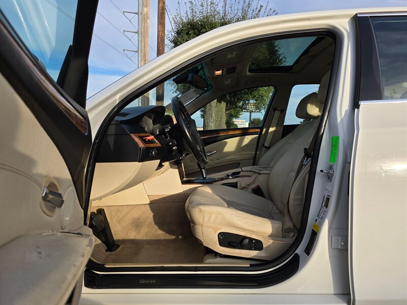 2009 BMW 5 Series 528i - Photo 14 - Garland, TX 75042