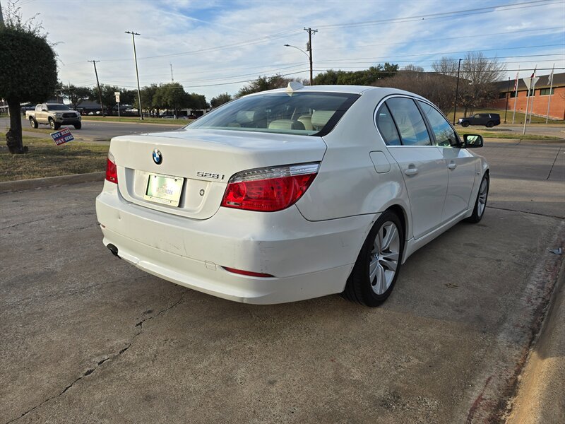 2009 BMW 5 Series 528i - Photo 8 - Garland, TX 75042
