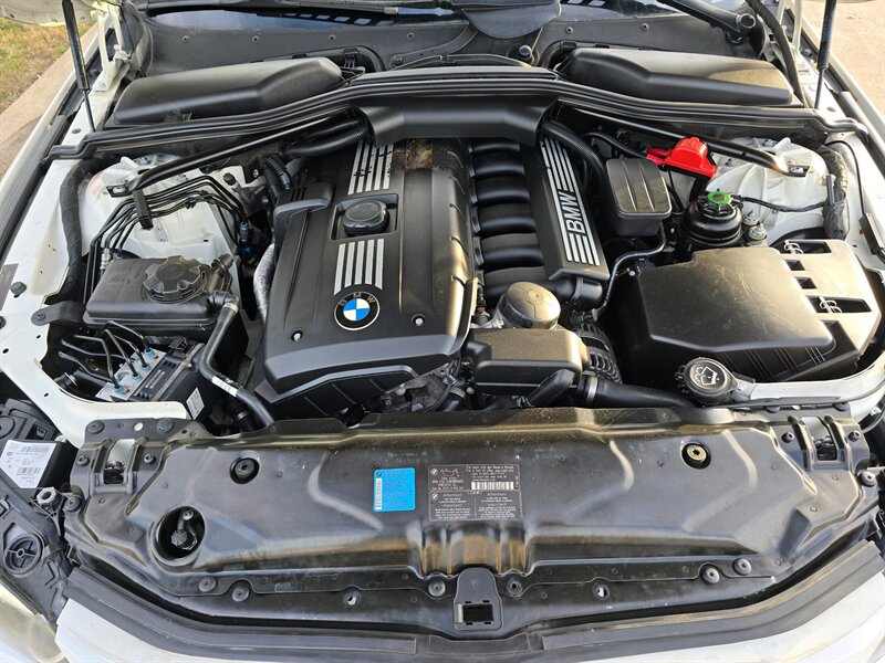 2009 BMW 5 Series 528i - Photo 12 - Garland, TX 75042