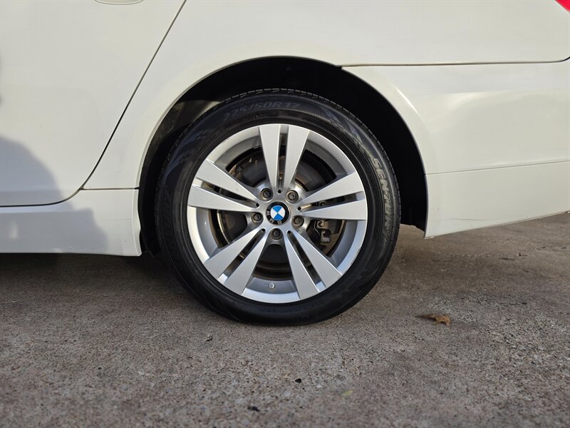 2009 BMW 5 Series 528i - Photo 4 - Garland, TX 75042