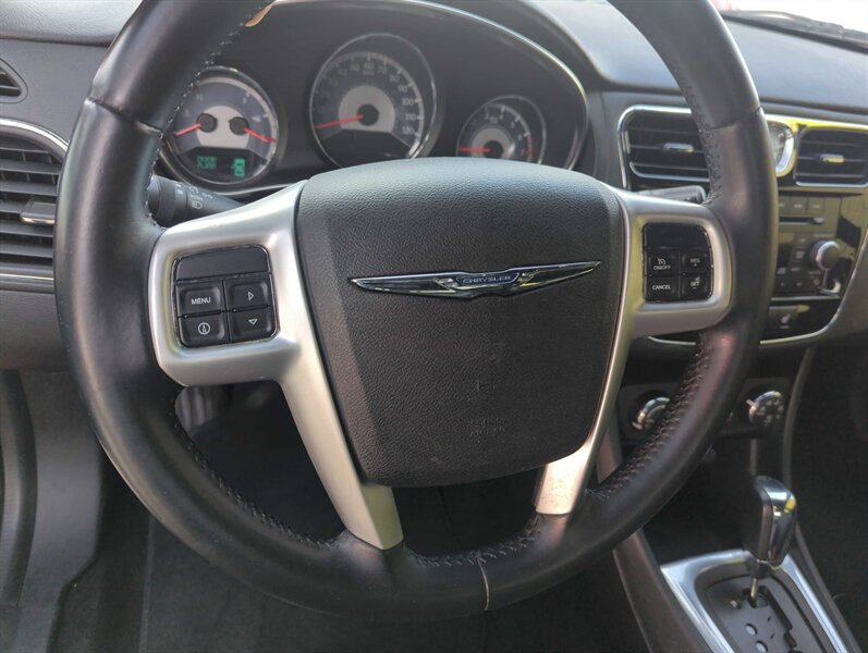 2013 Chrysler 200 Limited photo