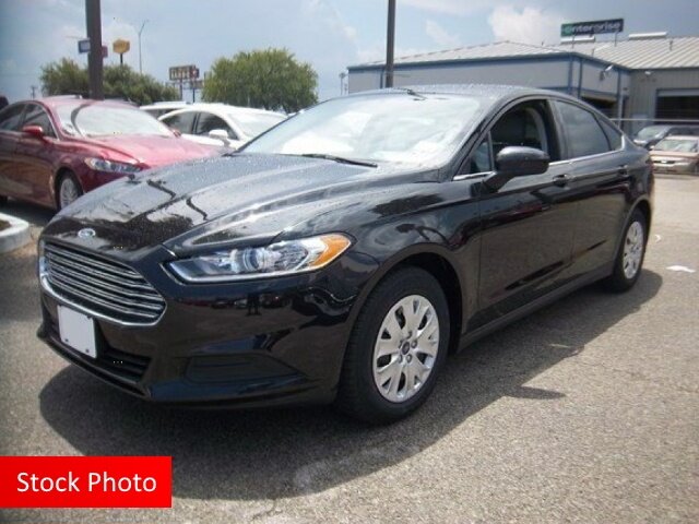 The 2014 Ford Fusion S photos