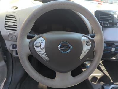 2011 Nissan LEAF SL   - Photo 8 - Lakewood, CO 80214-5221