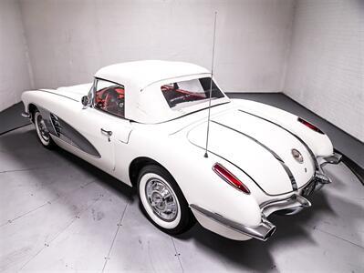 1958 Chevrolet Corvette TWO DOOR CONERTIBLE, FRONT ENGINE, MANUAL, RWD   - Photo 13 - Toronto, ON M3J 2L4