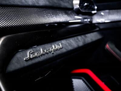 2023 Lamborghini Urus PERFORMANTE, 657HP, V8, CARBON CERAMIC BRAKES   - Photo 43 - Toronto, ON M3J 2L4