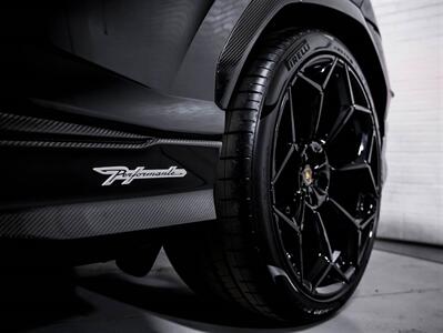 2023 Lamborghini Urus PERFORMANTE, 657HP, V8, CARBON CERAMIC BRAKES   - Photo 14 - Toronto, ON M3J 2L4
