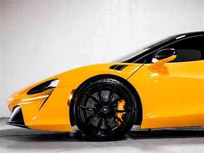 2023 McLaren Artura PERFORMANCE, 671HP, TECH PACK, BLACK PACK   - Photo 14 - Toronto, ON M3J 2L4