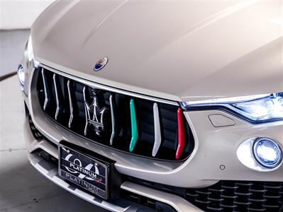 2017 Maserati Levante LUXURY, AWD, NAV, CAM, PANO, CARPLAY   - Photo 12 - Toronto, ON M3J 2L4