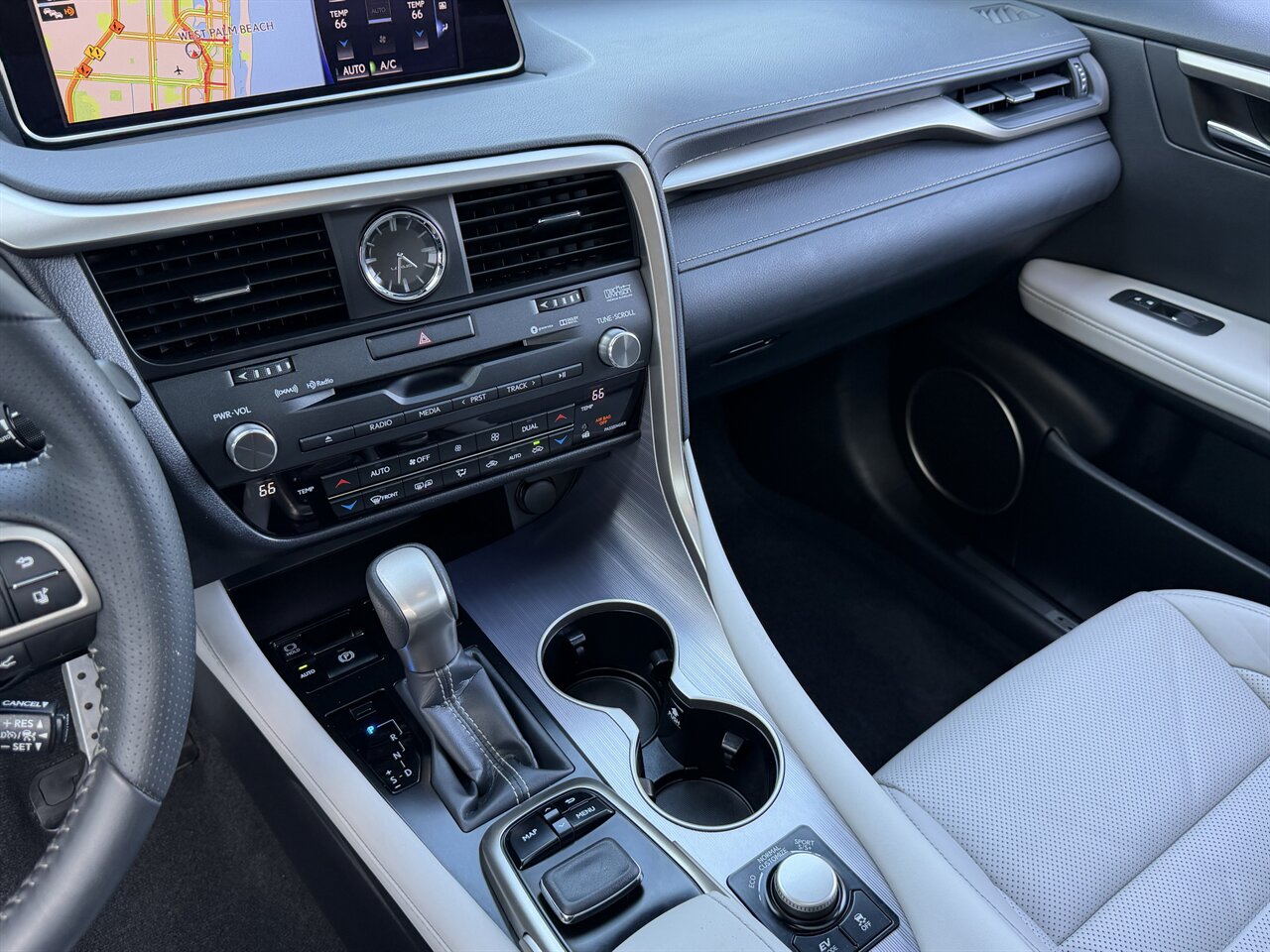 2019 Lexus RX 450h F SPORT   - Photo 12 - West Palm Beach, FL 33409