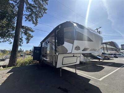 2015 Keystone Cougar High Country 327RES   - Photo 3 - Oregon City, OR 97045