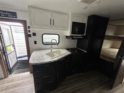 2018 Jayco Jay Flight 242BHSW   - Photo 8 - Oregon City, OR 97045
