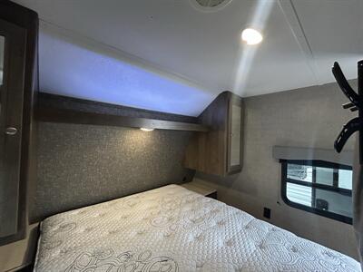 2020 Dutchmen Coleman Lantern 263BH - Photo 11 - Oregon City, OR 97045