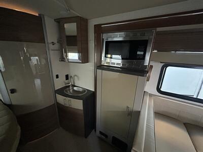 2015 Winnebago Navion 24J   - Photo 11 - Oregon City, OR 97045