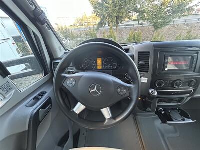 2015 Winnebago Navion 24J   - Photo 5 - Oregon City, OR 97045