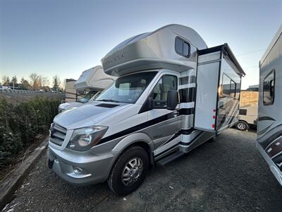 2015 Winnebago Navion 24J   - Photo 1 - Oregon City, OR 97045