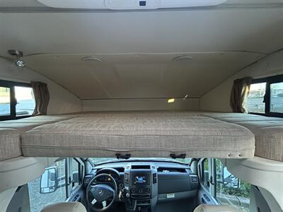 2015 Winnebago Navion 24J   - Photo 12 - Oregon City, OR 97045