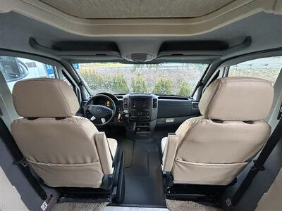 2015 Winnebago Navion 24J   - Photo 6 - Oregon City, OR 97045