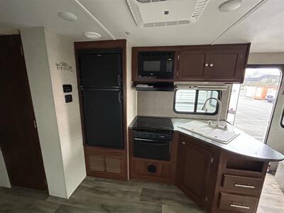 2017 Heartland Wilderness 2750RL   - Photo 9 - Oregon City, OR 97045