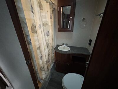 2017 Heartland Wilderness 2750RL   - Photo 11 - Oregon City, OR 97045