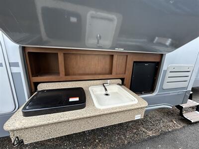 2016 Highland Ridge RV Open Range Light 272RLS - Photo 3 - Oregon City, OR 97045