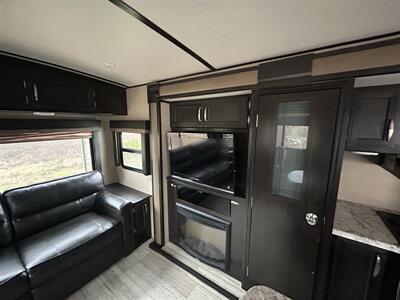 2018 Grand Design Imagine 2950RL - Photo 8 - Oregon City, OR 97045