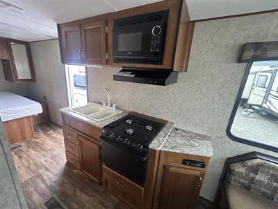 2017 Prime Time Avenger 20RD - Photo 8 - Oregon City, OR 97045