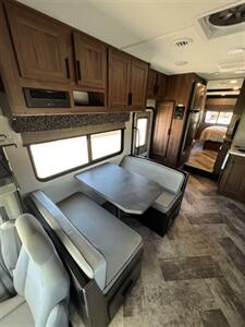 2020 Forest River SUNSEEKER CLASS C BUNKHOUSE 33FT   - Photo 8 - Fort Myers, FL 33905