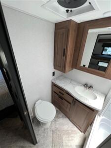 2020 Forest River SUNSEEKER CLASS C BUNKHOUSE 33FT   - Photo 15 - Fort Myers, FL 33905