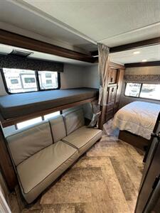 2020 Forest River SUNSEEKER CLASS C BUNKHOUSE 33FT   - Photo 11 - Fort Myers, FL 33905
